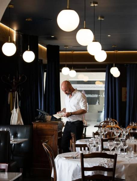 Recherche d'un restaurant pour fêter Noel et les fêtes de fin d'année à Lyon, avec un espace privatif, au calme entre 10 et 15 personnes dont quelques enfants et animaux de compagnie