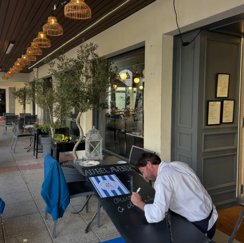 Etablissement où l'on peut se retrouver dans un cadre chaleureux avec terrasse, autour d'un déjeuner pour 50 personnes proche de Lyon 9