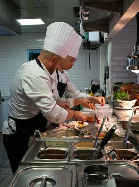 Repas de groupe proche de Lyon avec options végétariennes, véganes et sans gluten