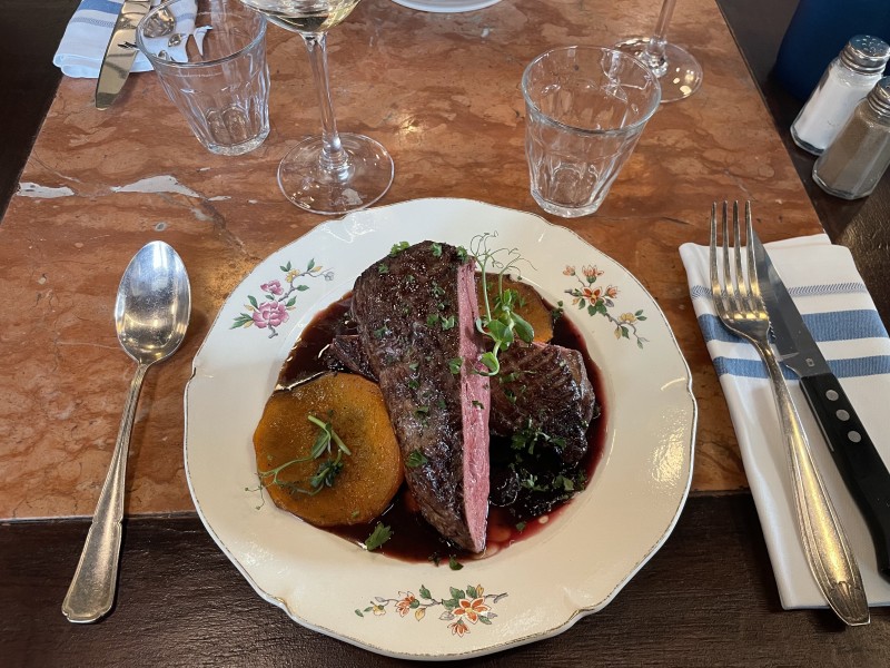 Ou manger à Lyon avec un chien ? Au Bel Avenir le restaurant pet friendly
